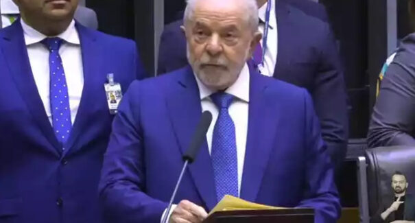 Presidente Lula sanciona lei que permite retaliação comercial em meio a tarifas de Trump