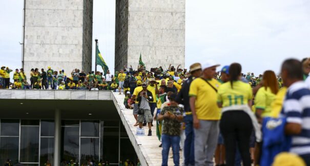 CBF condena uso da amarelinha em atos de vandalismo, em Brasília