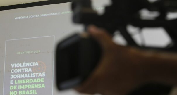 Brasil registra uma agressão a jornalista por dia em 2022
