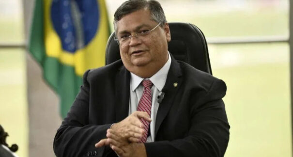 “Depoimentos de policiais começaram a acusar crimes contra militares”, diz Dino