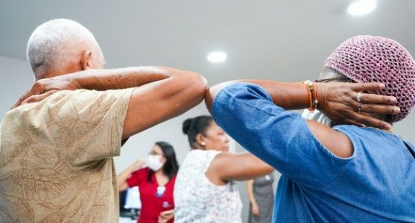 Musicoterapia é utilizada em tratamento de idosos com Alzheimer e outras doenças degenerativas