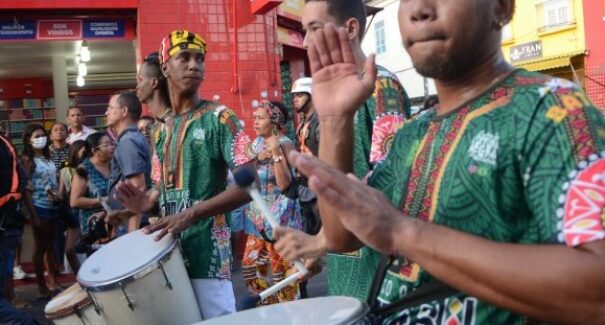 Ruas de São Luís são animadas por musicalidade e energia da cultura negra, no Pré Carnaval