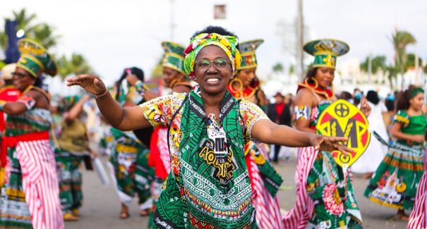 Banho de Axé e energias positivas iniciam Circuito Beira-Mar do Carnaval 2023