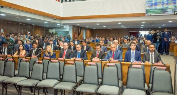 Deputados eleitos e reeleitos são empossados nesta quarta-feira (1°)