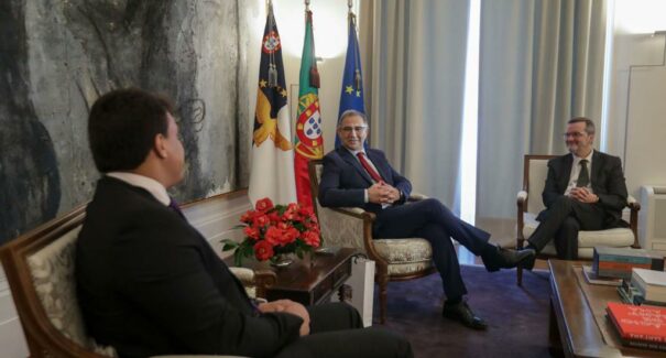 Em viagem internacional, Felipe Camarão se reúne com presidente dos Açores