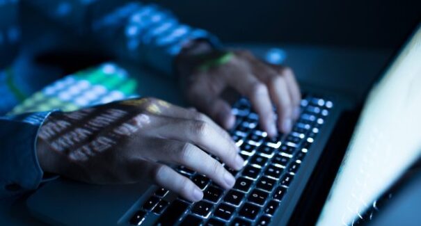 Aumentam denúncias de crimes na internet com discurso de ódio em 2022