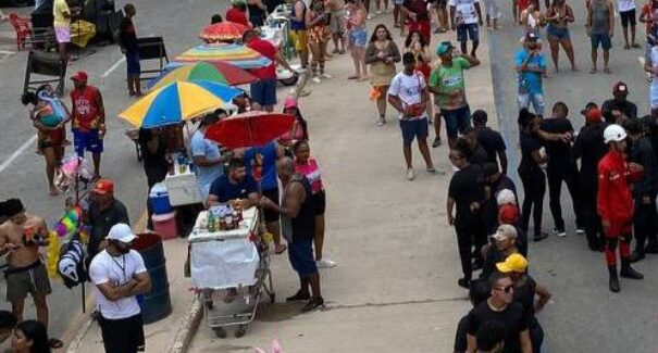 Centenas de trabalhadores empreenderam e lucraram com a folia na Ilha