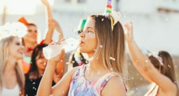 Veja como montar um “kit folia” com itens que não podem faltar no seu carnaval