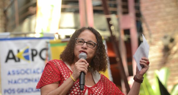 Ministra garante reajuste de bolsas de pesquisa neste 1º semestre