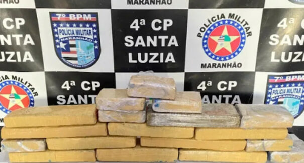Menor de idade é apreendida carregando quase 14 kg de maconha dentro de táxi
