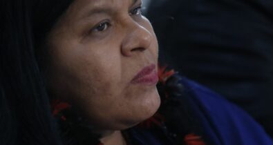 Garimpeiros começam a fugir da Terra Indígena Yanomami, diz Sonia Guajajara