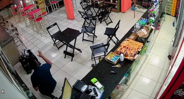 Policial é preso suspeito de matar homem a tiros dentro de loja de conveniência