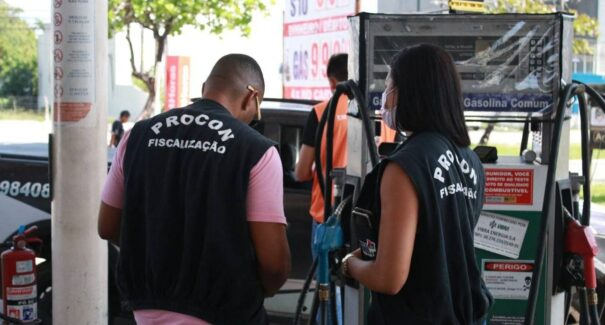 Procon notifica postos de combustíveis por aumento abusivo da gasolina