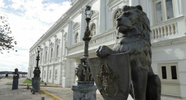 Guia de turismo é feita de refém durante invasão no Palácio dos Leões