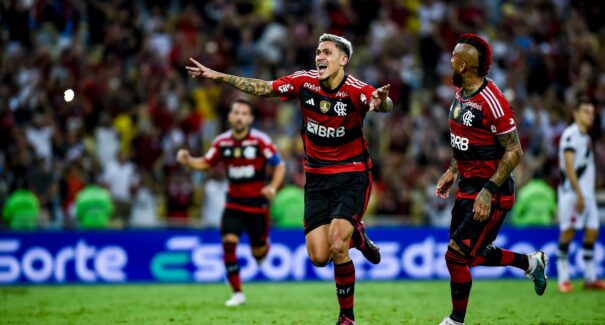 Flamengo vence o Vasco por 3 a 1 e enfrenta o Fluminense na final do Carioca
