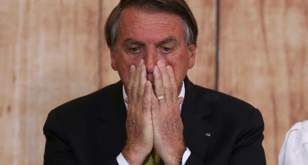 Bolsonaristas gravam vídeo em apoio ao retorno do Ex-presidente ao Brasil