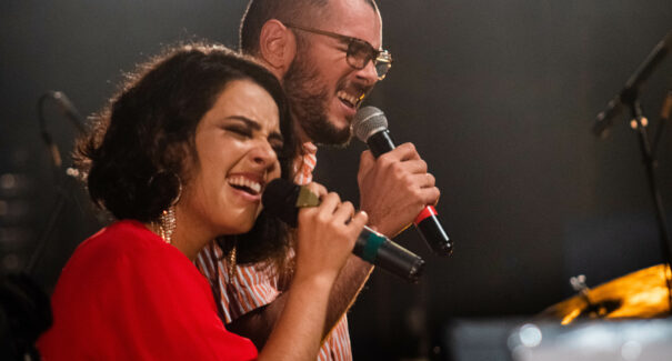 Gabriela Marques e James Pierre retornam aos palcos com espetáculo musical
