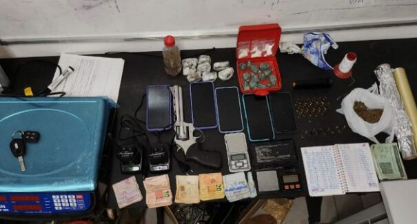 Operação Red Doll cumpre mandados e apreende dinheiro, armas e drogas em Imperatriz