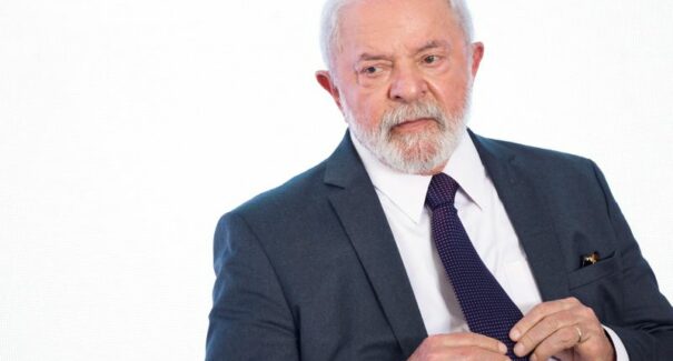 Presidente Lula decide adiar viagem à China por orientação médica