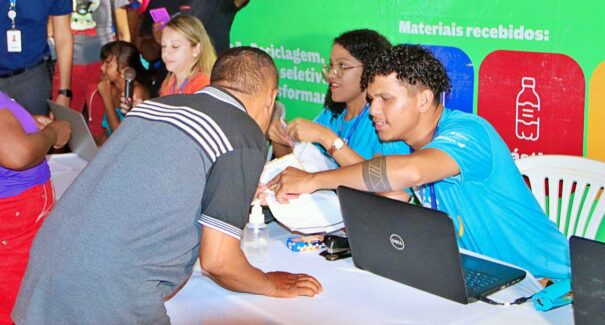 Mutirão de serviços gratuitos no Maiobão realiza troca de lâmpadas e atualização de tarifa social