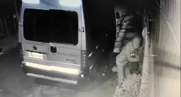 Câmeras flagram criminosos tentando assaltar casa de vereadora em São Luís