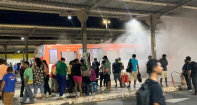 Vídeo: ônibus solta fumaça no Terminal da Praia Grande em São Luís