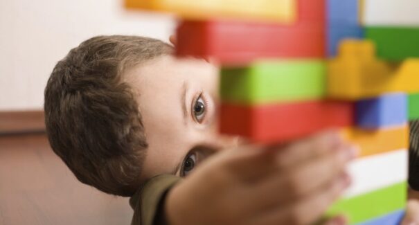 Lei que garante atendimento prioritário a pais de crianças com autismo é sancionada