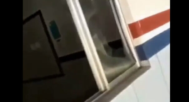 VÍDEO: Armado, adolescente de 17 anos invade escola de Caxias para tentar matar diretora e colega