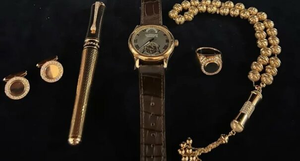 Advogados de Bolsonaro devolvem joias e armas entregues por sauditas
