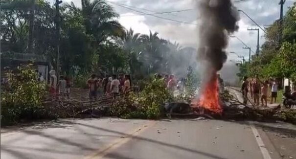 MA-204 é bloqueada por ocupantes de terreno em Paço do Lumiar