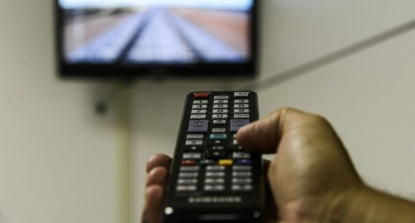 Famílias de baixa renda podem solicitar parabólica digital gratuita