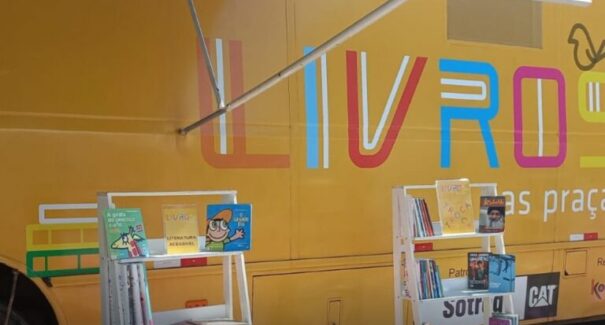 Ônibus biblioteca chega no bairro Cidade Operária, em São Luís