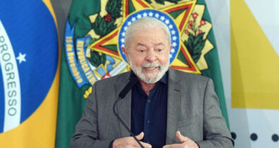 Lula sanciona reajuste de 9% a servidores públicos federais
