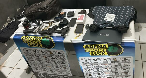 Dupla com mais de 20 ocorrências é presa fazendo assaltos no Cohatrac