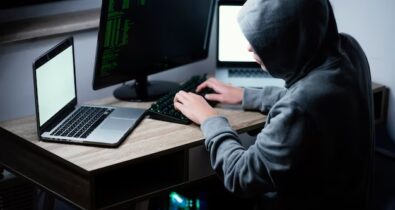 Adolescentes são apreendidos por ameaças de ataques em escolas através da internet