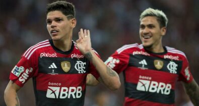 Flamengo sai na frente do Fluminense na decisão do Carioca