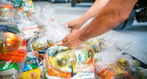 No Maranhão, 100 mil cestas básicas e pescado são distribuídos na Semana Santa