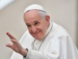 Papa Francisco diz que já existe muita “viadagem” em seminários católicos