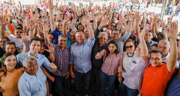 Brandão entrega Feira do Produtor, escola, e anuncia obras em Arari