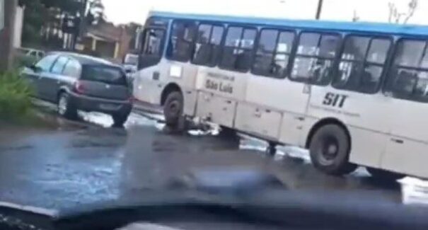 Dois acidentes provocam congestionamentos na BR-135
