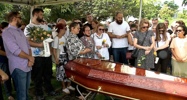 Corpo do jornalista e poeta Celso Borges é enterrado em São Luís