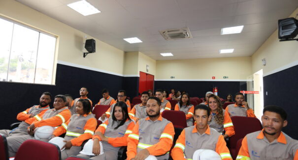 Projeto social forma profissionais do setor elétrico