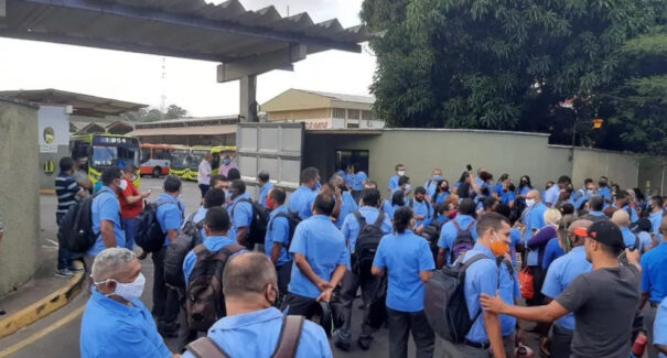 Greve de ônibus deve chegar ao fim após mediação no sábado (29)