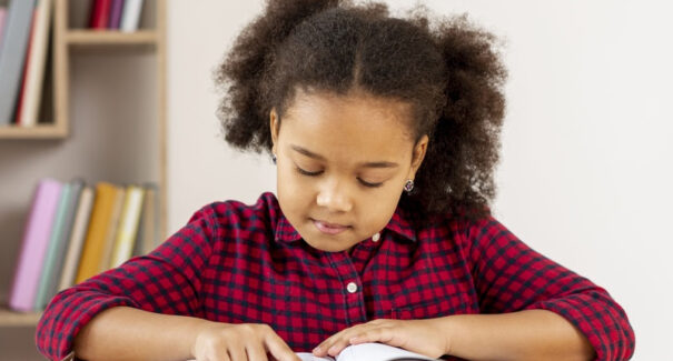 Seis dicas para os pais incentivarem filhos a terem hábito de leitura