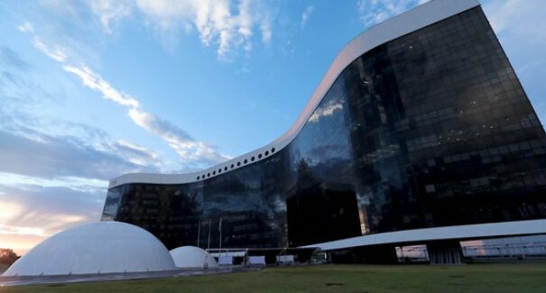 TSE multa parlamentares por divulgarem fake news contra Lula