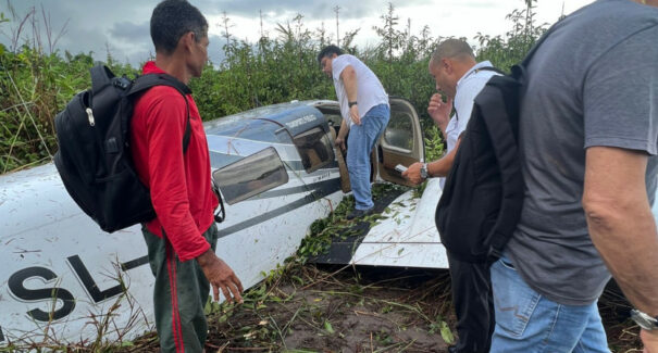 Avião com o deputado federal sai da pista durante decolagem em Cururupu