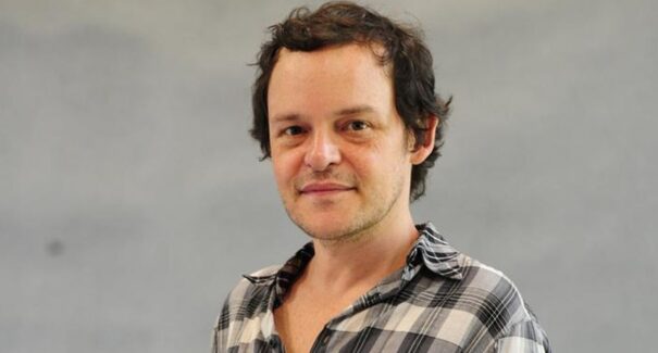 Matheus Nachtergaele apresenta “Conscerto do Desejo” no Teatro Arthur Azevedo