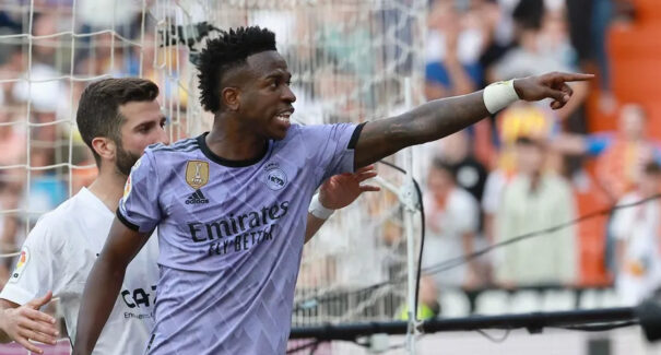 Vini Jr. se posiciona novamente após ser alvo de racismo durante partida do Real Madrid