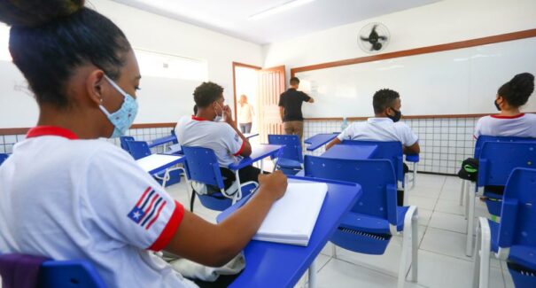 Inscrições para seletivo com quase 400 vagas para professores terminam nesta sexta (19)