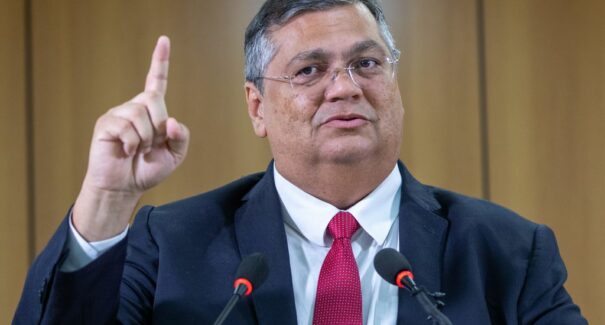 Flávio Dino foi autor de emenda que resultou na cassação de Deltan